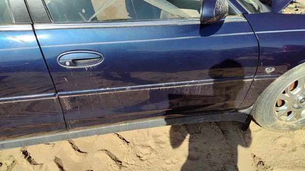 2000 Oldsmobile Intrigue Front Door RH Blue 28U — photo 4