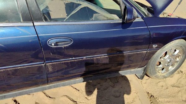 2000 Oldsmobile Intrigue Front Door RH Blue 28U — photo 6