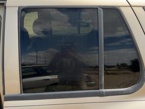 2004-2007 Buick Rainier Driver Left Rear Side Window Door Glass Oem Back — photo 2