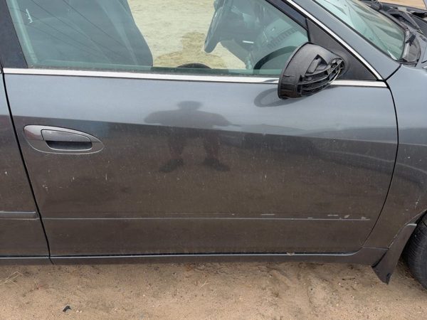 2005 Nissan Altima Front Door RH Smoke K11 — photo 3