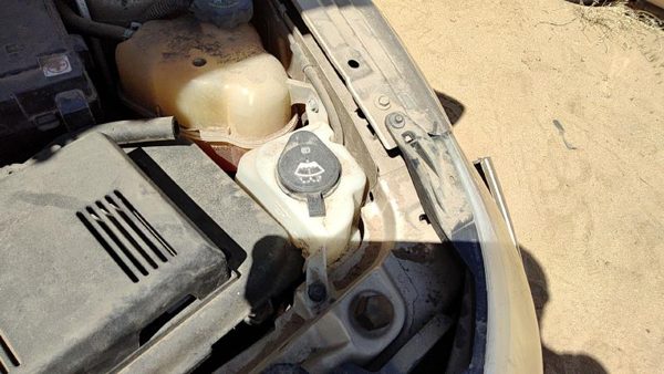 07-08 Grand Vitara Xl-7 Windshield Washer Fluid Reservoir With Pump Wiper Tank — photo 2