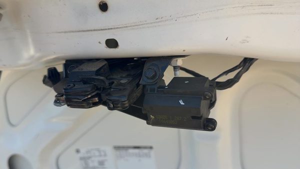 2001-2005 Buick Century Rear Trunk Deck Lid Latch Oem 10445387 — photo 4
