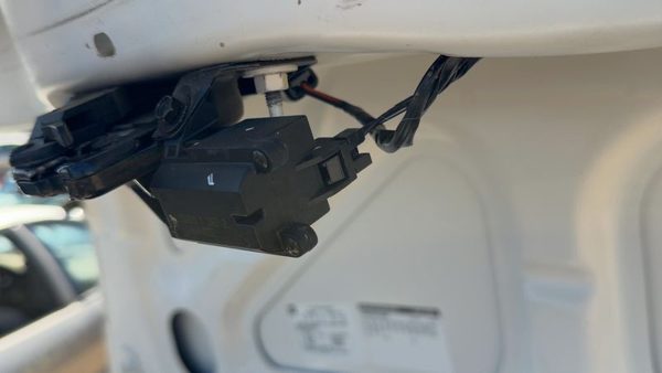 2001-2005 Buick Century Rear Trunk Deck Lid Latch Oem 10445387 — photo 3