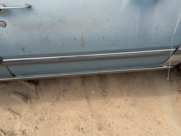 1986-1989 Olds 88 Passenger Right Front Moulding From Door Oem Trim Strip — photo 1