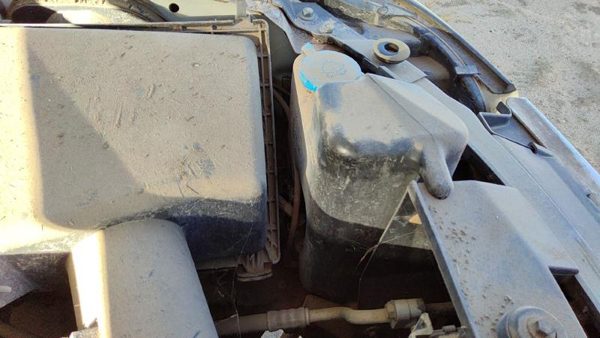 2004-2015 Nissan Titan Windshield Washer Fluid Reservoir With Pump Wiper Tank — photo 2
