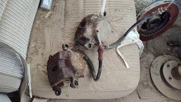 1978-1987 Chevy Malibu Driver Left Front Brake Caliper With Mount Bracket Oem — photo 2