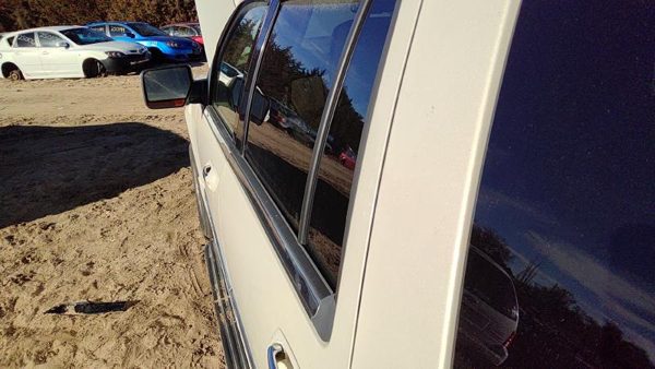 2008 Lincoln Navigator Rear Door LH Pv White Chocolate FL1Z7824631A — photo 3