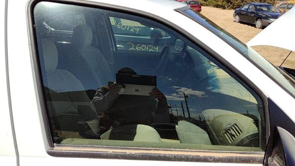 2005-2009 Chevy Uplander Passenger Right Front Side Window Door Glass Oem — photo 2