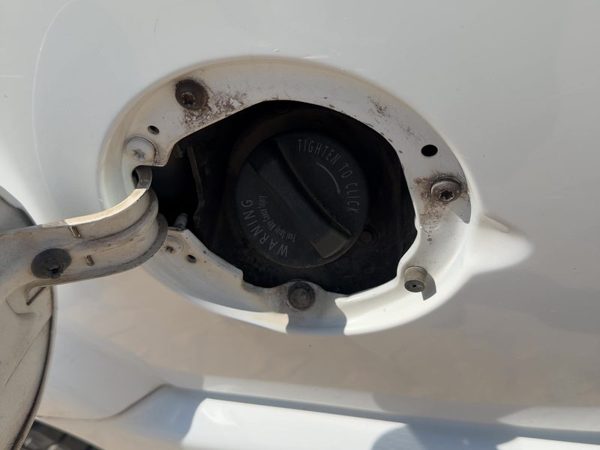 2001-2004 Chevy S10 Blazer Fuel Filler Neck Assembly With Gas Cap Oem 15191596 — photo 1