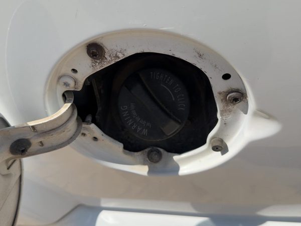 2001-2004 Chevy S10 Blazer Fuel Filler Neck Assembly With Gas Cap Oem 15191596 — photo 2