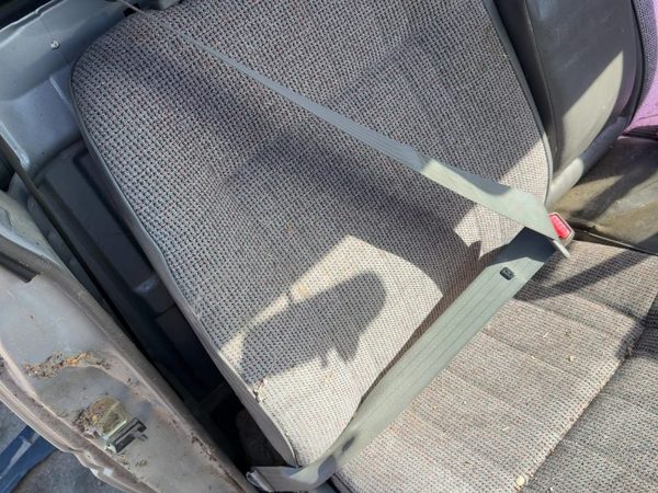 1988-1995 Isuzu Pup Passenger Right Front Seat Belt Retractor Oem Shoulder Gray — photo 1