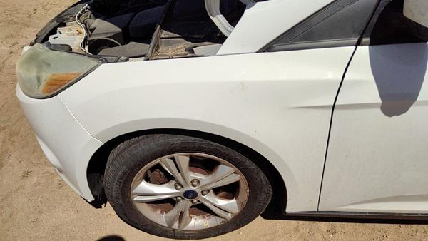 2012-2018 Ford Focus Ford Focus Driver Left Front Fender Oem White Yz Bm5Z16006A — photo 1