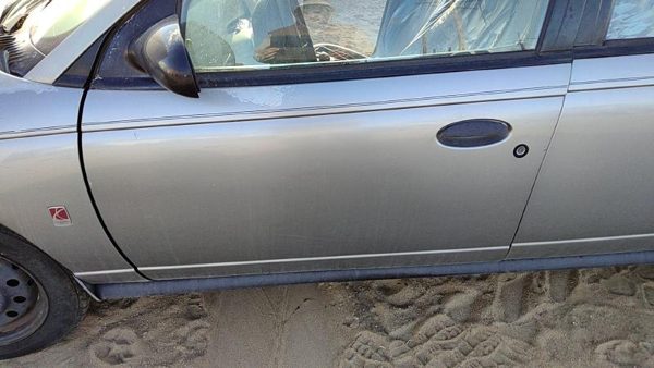 1997 Saturn Sl1 Front Door LH Silver — photo 3