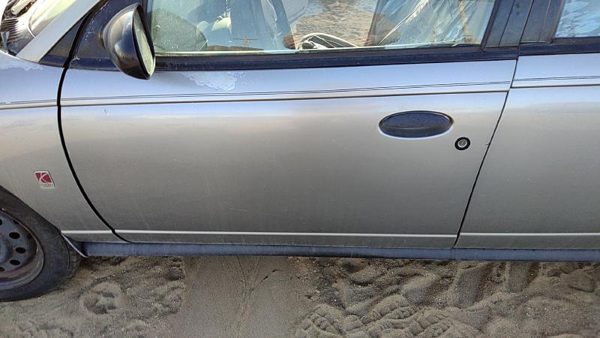 1997 Saturn Sl1 Front Door LH Silver — photo 2