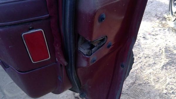 89-91 Olds Eighty Eight Passenger Right Front Door Latch With Rods/Cables Oem — photo 4