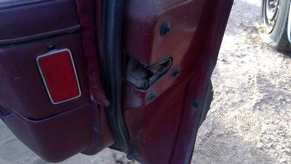 89-91 Olds Eighty Eight Passenger Right Front Door Latch With Rods/Cables Oem — photo 3