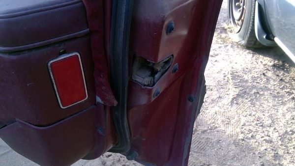 89-91 Olds Eighty Eight Passenger Right Front Door Latch With Rods/Cables Oem — photo 1