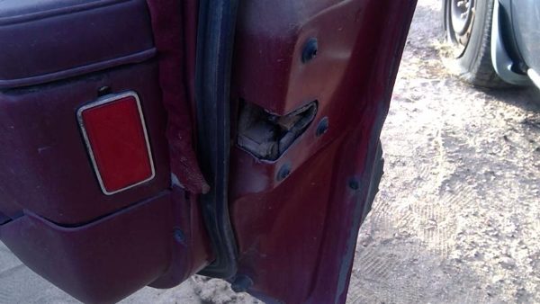 89-91 Olds Eighty Eight Passenger Right Front Door Latch With Rods/Cables Oem — photo 2
