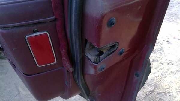 89-91 Olds Eighty Eight Passenger Right Front Door Latch With Rods/Cables Oem — photo 7