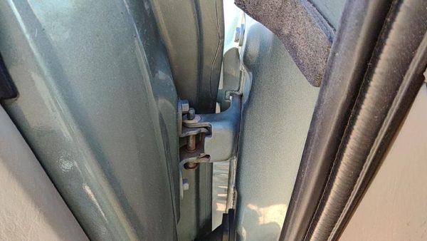 2007 Ford Escape Front Door Hinge LH — photo 2