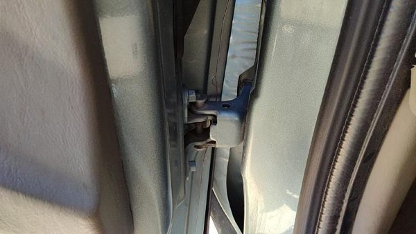 2007 Ford Escape Front Door Hinge LH — photo 3