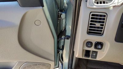 2007 Ford Escape Front Door Hinge LH