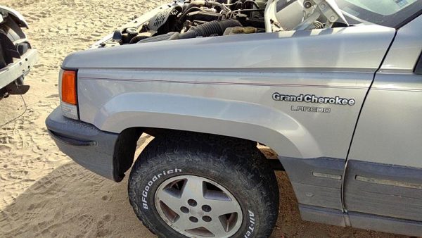 1993-1998 Jeep Grand Cherokee Driver Left Front Fender Oem Silver 55031834 — photo 2