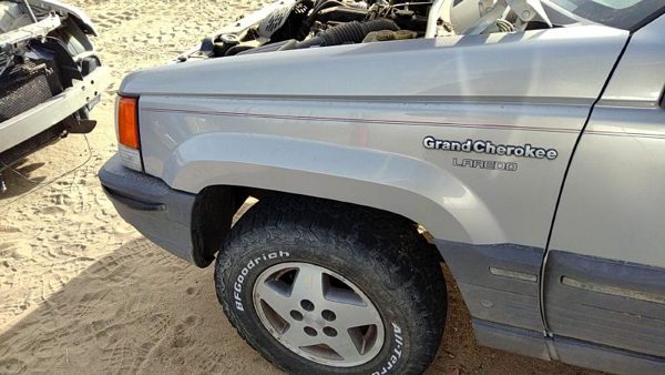 1993-1998 Jeep Grand Cherokee Driver Left Front Fender Oem Silver 55031834 — photo 1