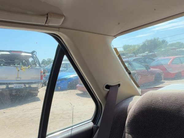 1988-1989 Honda Accord LX Sedan Passenger Right Rear C-Pillar Trim Maroon OEM — photo 4