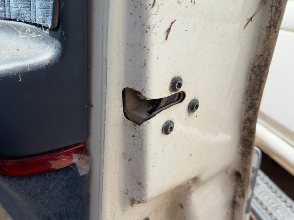 91-99 Olds Eighty Eight Passenger Right Front Door Latch With Rods/Cables Oem — photo 2