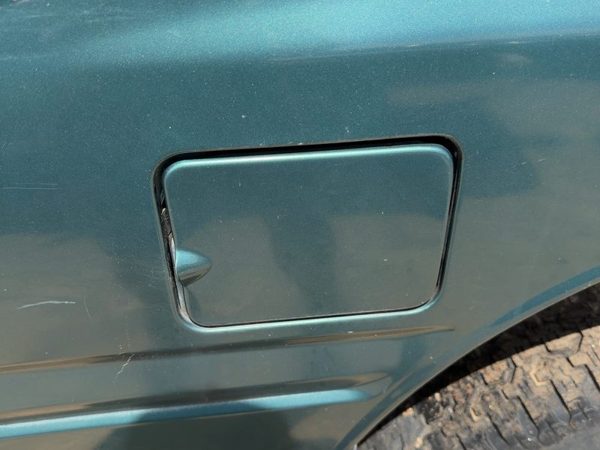 1991-1997 Isuzu Rodeo Fuel Tank Door With Hinge Gas Lid Oem Filler Green 732 — photo 4