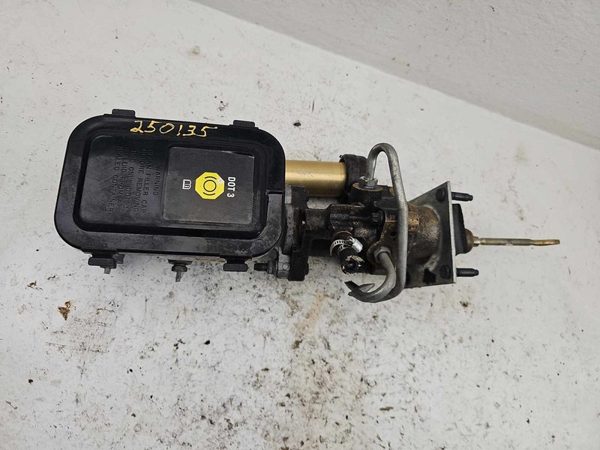 96-02 Chevy Express Van 2500 Power Brake Booster With Master Cylinder Pair Set — photo 8