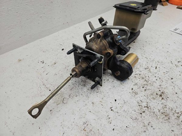96-02 Chevy Express Van 2500 Power Brake Booster With Master Cylinder Pair Set — photo 12