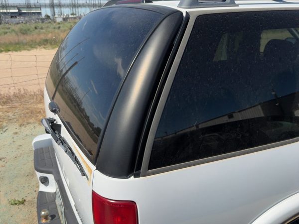 1998-2005 Chevy S10 Blazer Passenger Right Rear Quarter Panel Moulding OEM — photo 1