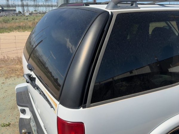 1998-2005 Chevy S10 Blazer Passenger Right Rear Quarter Panel Moulding OEM — photo 2