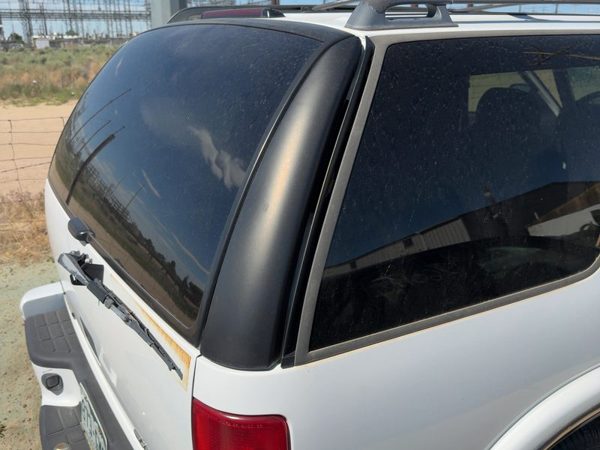1998-2005 Chevy S10 Blazer Passenger Right Rear Quarter Panel Moulding OEM — photo 3