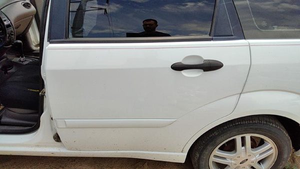 2000 Ford Focus Rear Door LH White Yz — photo 4