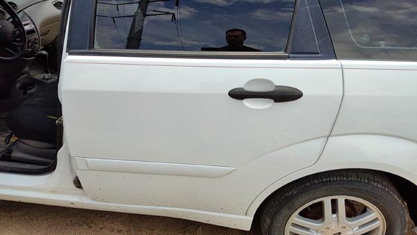 2000 Ford Focus Rear Door LH White Yz — photo 3