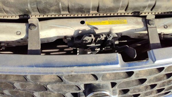 2000-2006 Nissan Sentra Hood Latch Assembly With Bracket Oem 625004Z430 — photo 3