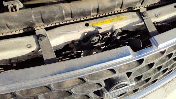 2000-2006 Nissan Sentra Hood Latch Assembly With Bracket Oem 625004Z430 — photo 2