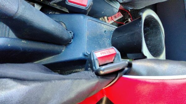 1988-1989 Honda Civic Driver Left Front Seat Belt Buckle Receiver Oem Blue Sedan — photo 2