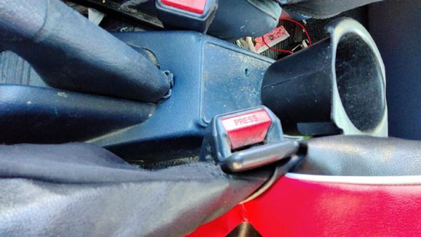 1988-1989 Honda Civic Driver Left Front Seat Belt Buckle Receiver Oem Blue Sedan — photo 1