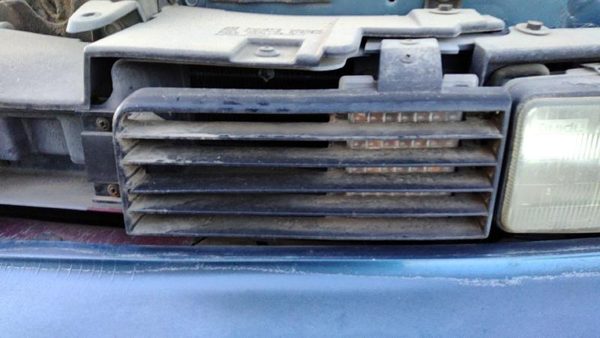 1989 Oldsmobile Cutlass Supreme Grille Blue 14102926 — photo 2