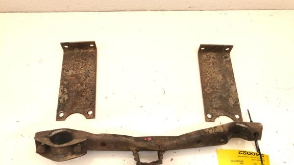 1970 71 Nissan 240Z Rear Carrier Rear Crossmember Bracket Oem Control Arm Mount — photo 2