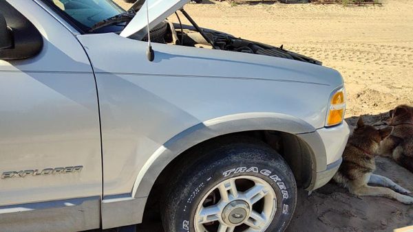2002 Ford Explorer Fender RH Silver Ts — photo 5