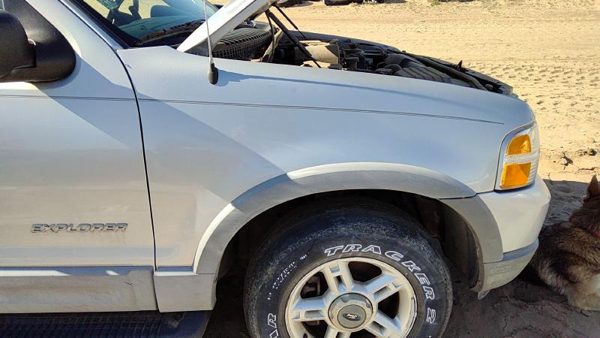 2002 Ford Explorer Fender RH Silver Ts — photo 3