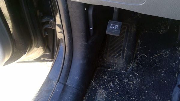 11-12 Kia Sorento Driver Left Lower Kick Trim Panel Oem Black Eb — photo 2