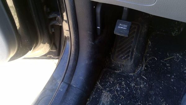 11-12 Kia Sorento Driver Left Lower Kick Trim Panel Oem Black Eb — photo 5