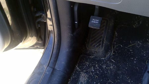 11-12 Kia Sorento Driver Left Lower Kick Trim Panel Oem Black Eb — photo 3