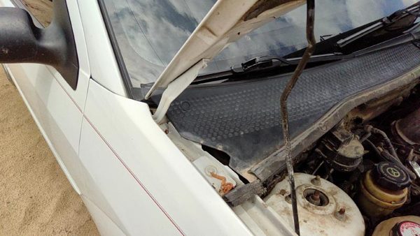 2000 Ford Focus Hood Hinge RH Station Wagon White Yz — photo 5
